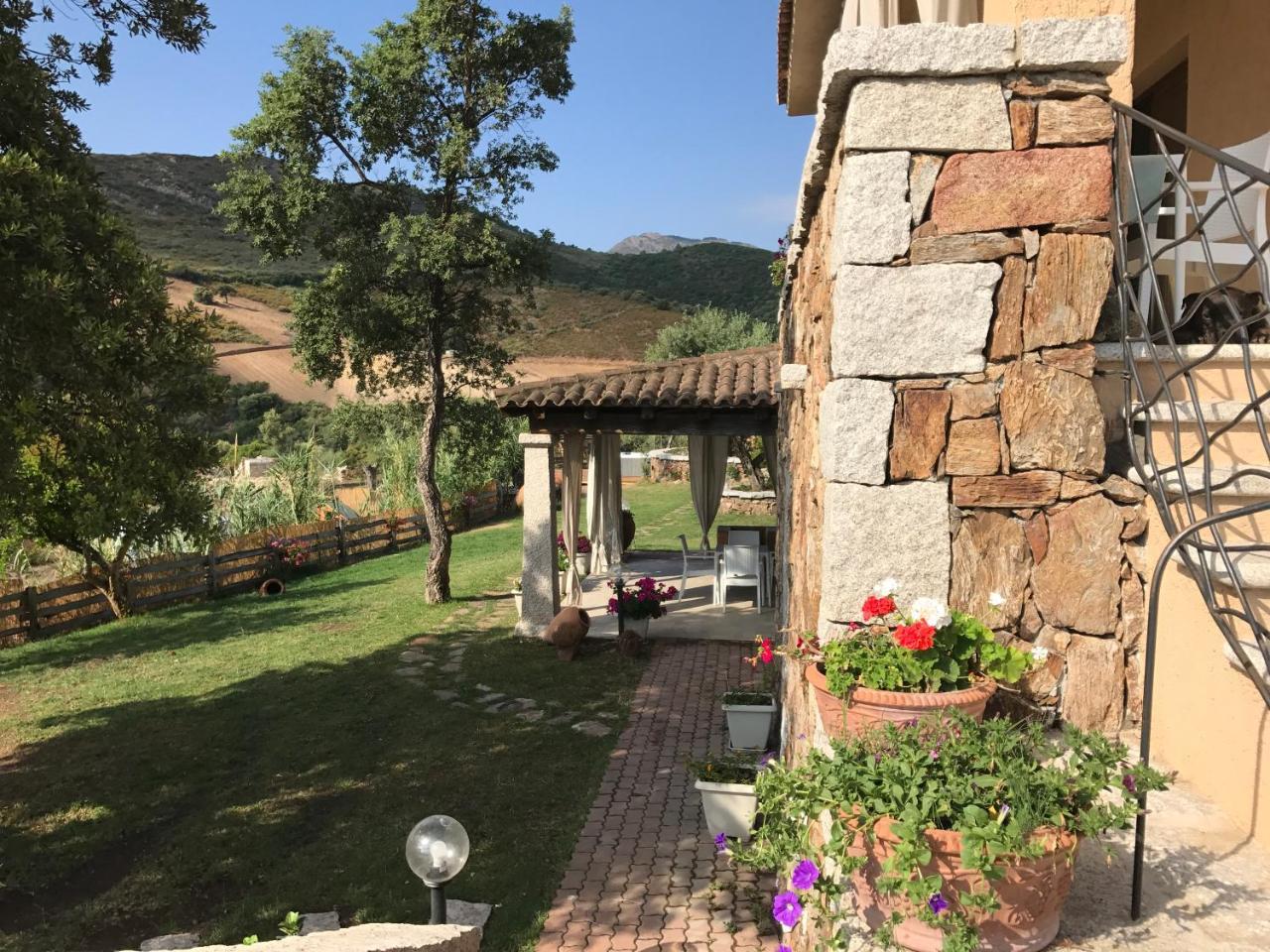 Il Giardino di Daniela Apartments San Teodoro  Esterno foto