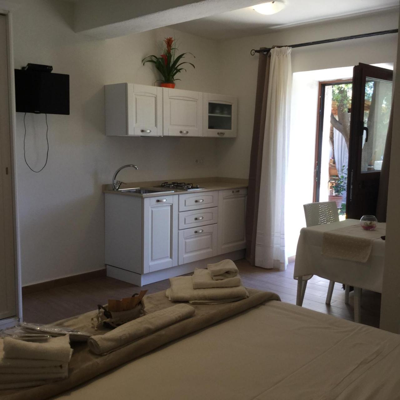 Il Giardino di Daniela Apartments San Teodoro  Esterno foto