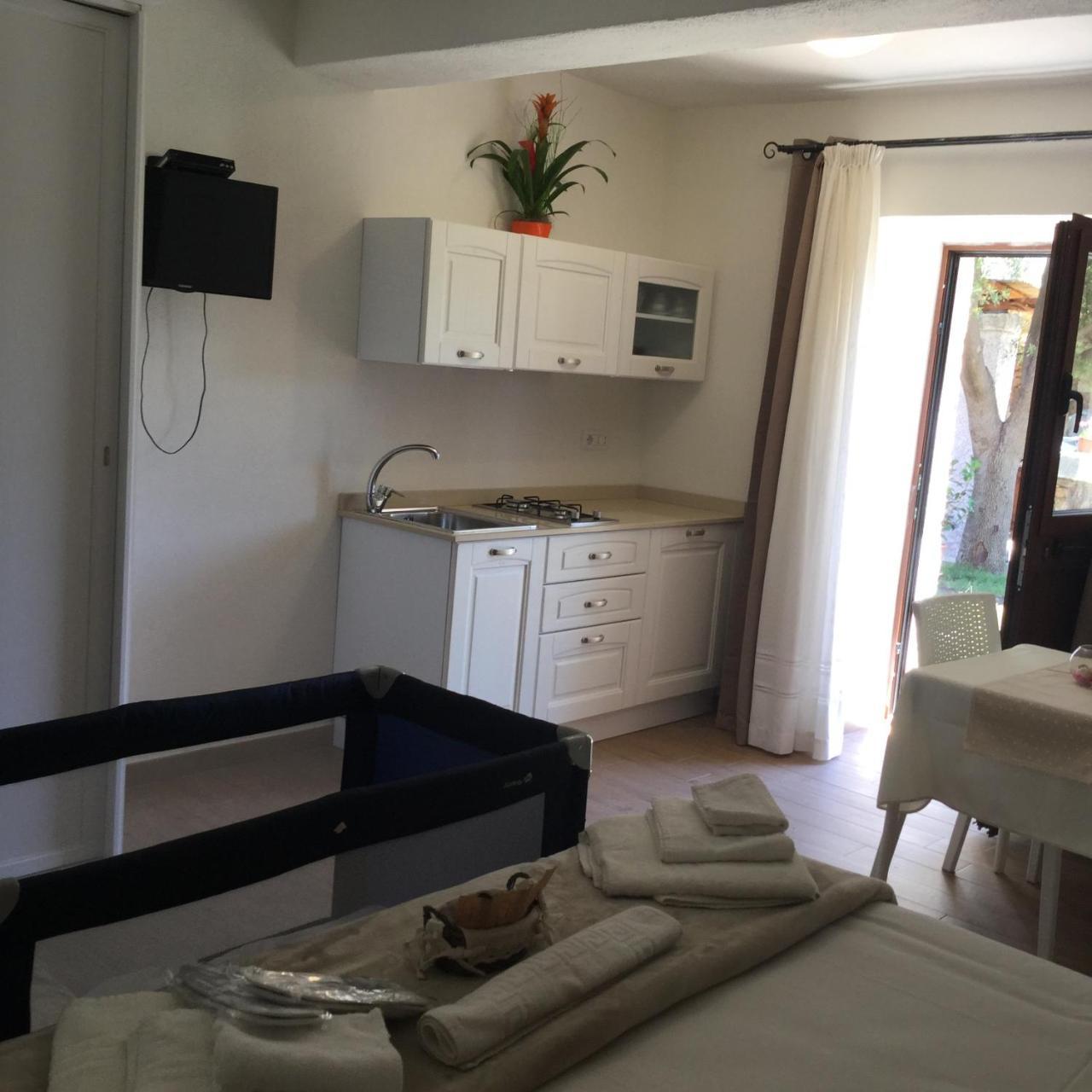Il Giardino di Daniela Apartments San Teodoro  Esterno foto